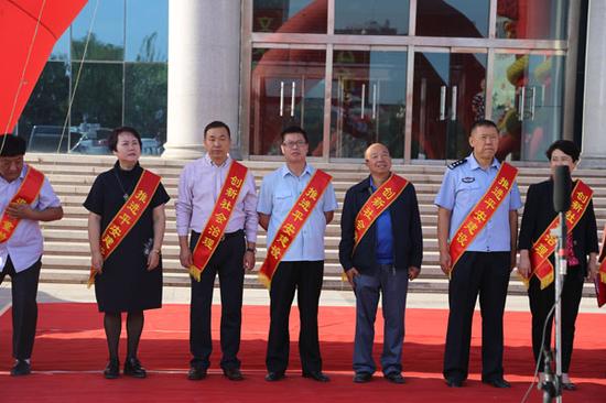 杭后法院参加全旗社会治安综合治理宣传活动